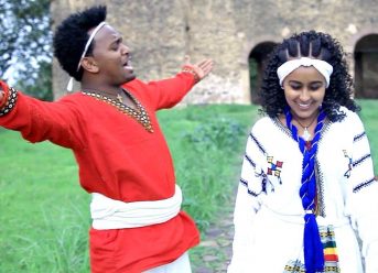 Tombola Abebaw – Simish Yazefinal | ስምሽ ያዘፍናል – New Ethiopian Musc 2018 (Official Video)