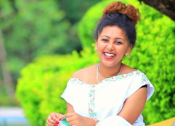 Desalegn Abebe - Fikir Bicha | ፍቅር ብቻ - New Ethiopian Music 2018 (Official Video)