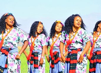 Menibel Biweta – Kal Ateregn | ቃል አጠረኝ – New Ethiopian Music 2018 (Official Video)