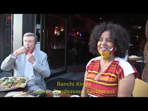 የቶሮንቶ ከንቲባ እና እንጀራ Mayor of Toronto John Tory eats Ethiopian Food first time.